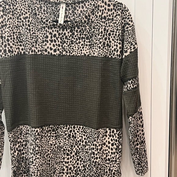 Vanilla Bay Animal Print Color Block Long Sleeve Top - Picture 6 of 7